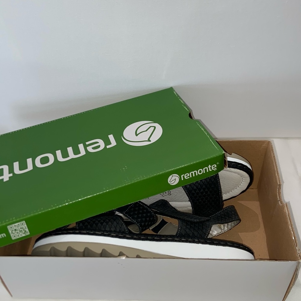 Remote Schwartz black sandals